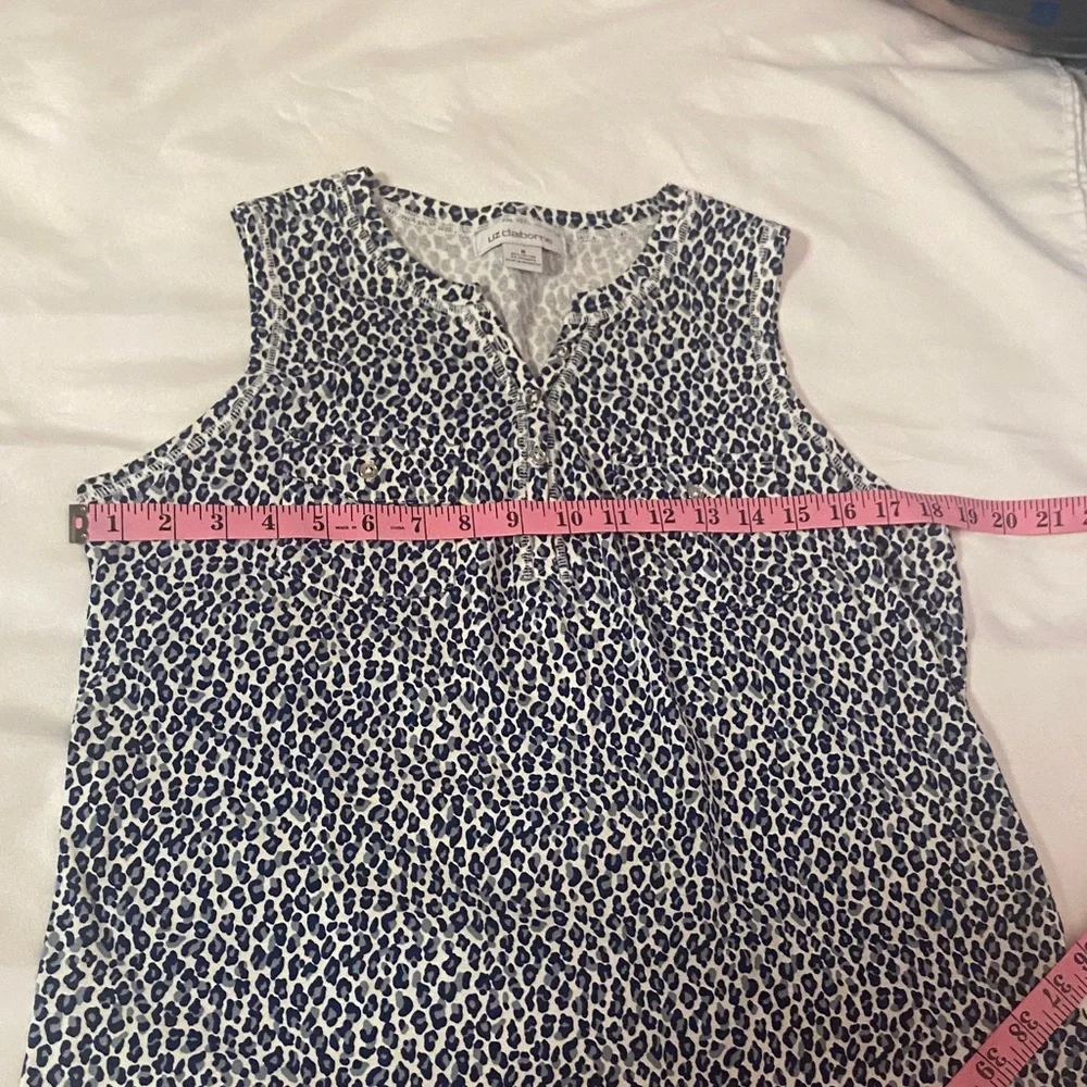 Liz Claiborne White and Blue Patterned Sleeveless Blouse